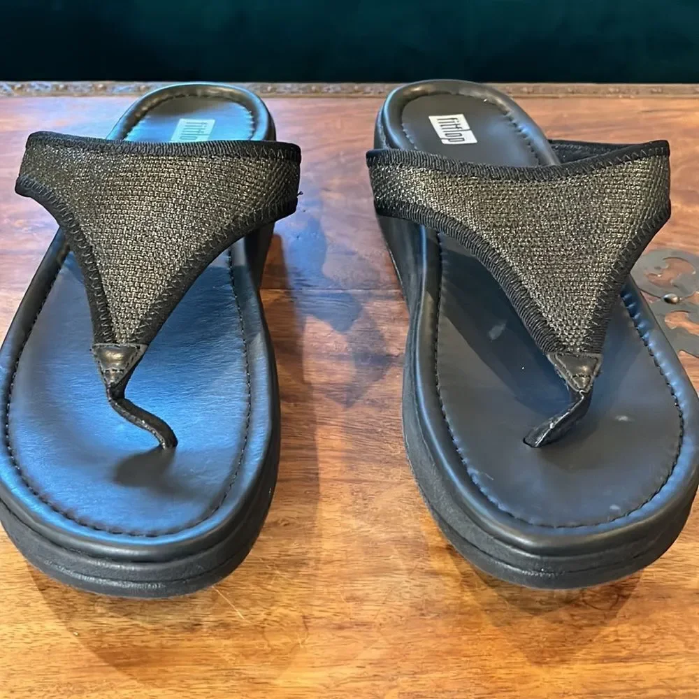 FitFlop Women's Lulu Sleek Straw Raffia Toe-Post Sandal, 11!